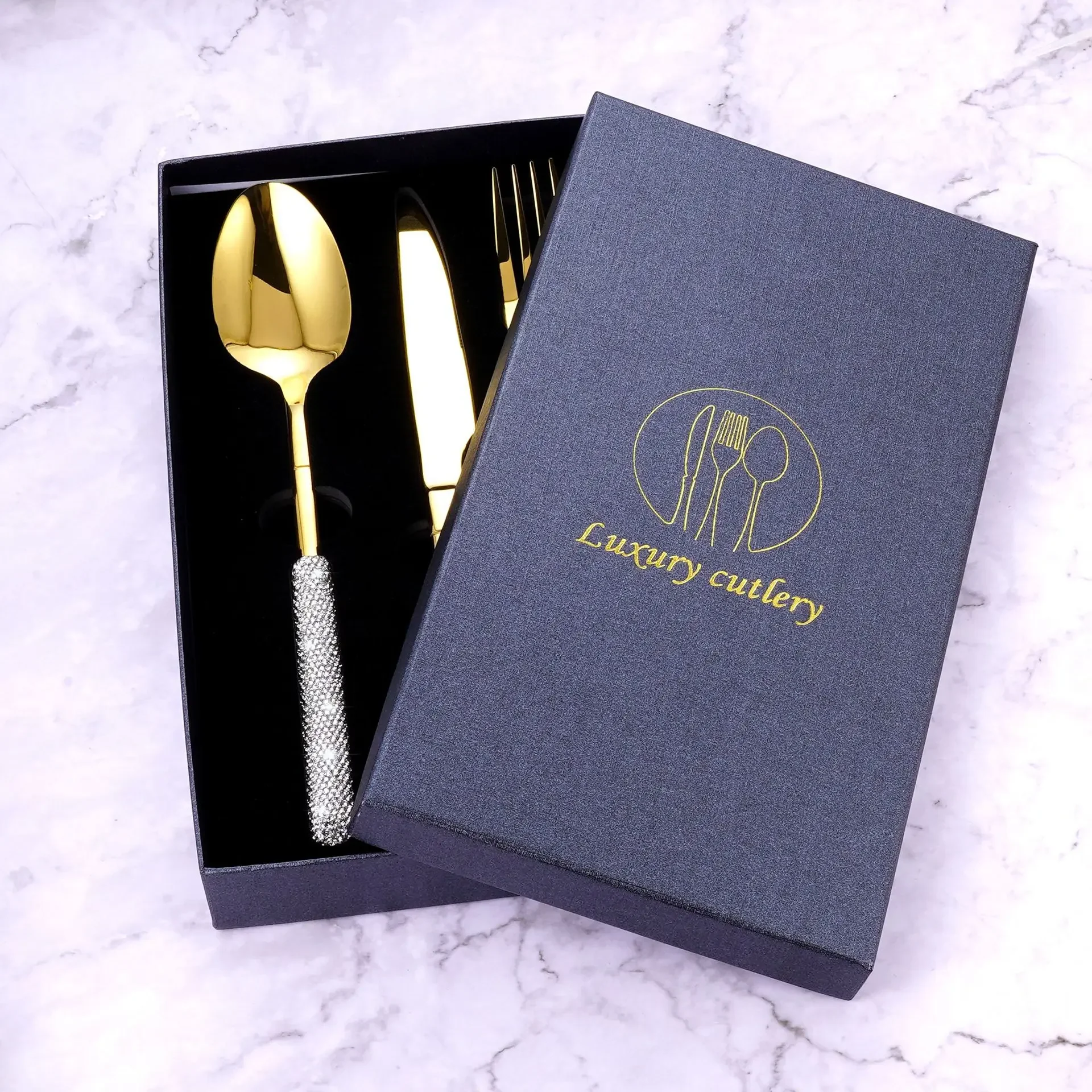 Set di coltelli forchetta cucc - Kitchen Appliances Luxury recensione e prezzo